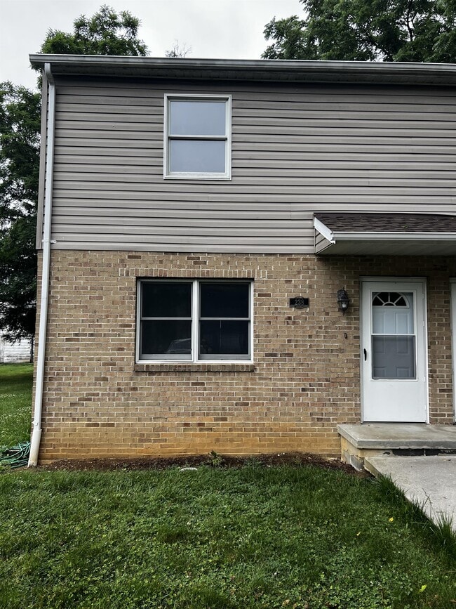 Building Photo - 238 Trimble Ave