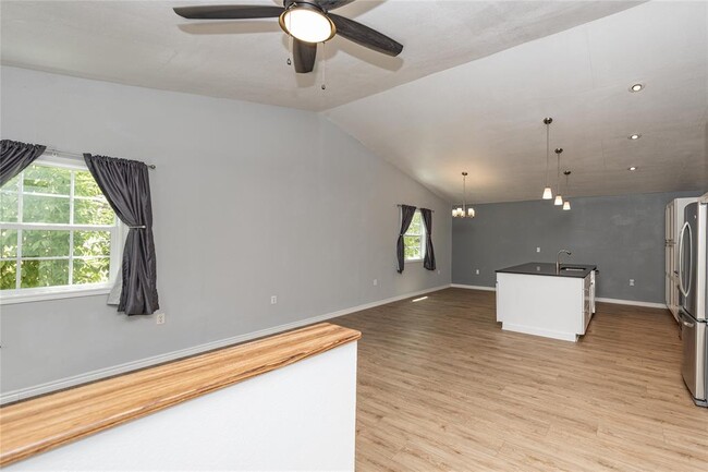 Building Photo - 400 Oak Knob Dr