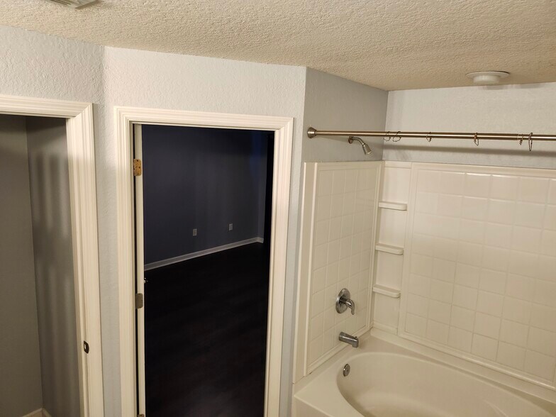 Building Photo - 4170 SW 43rd Cir
