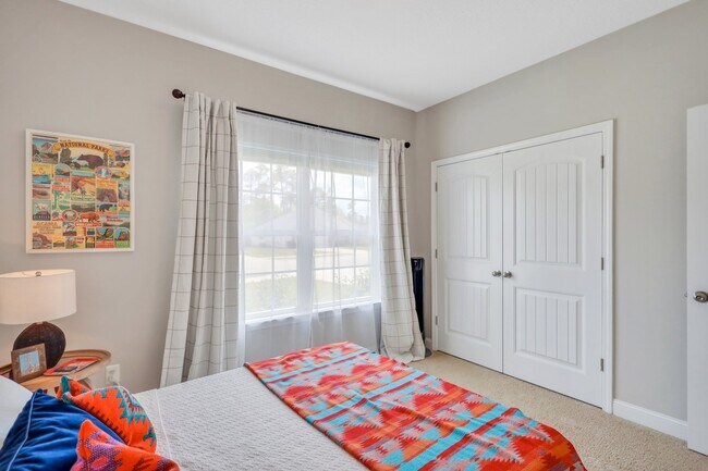 Building Photo - 725 Waterlily Ct