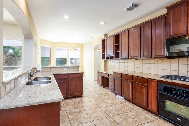 Building Photo - 62 S Longsford Cir