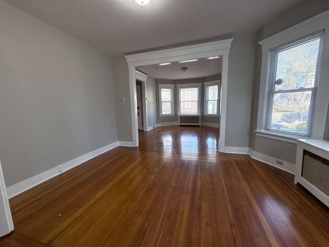 Building Photo - 64 Stanley St