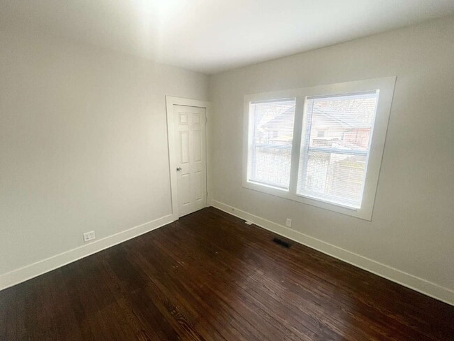 Building Photo - 3 Bedroom with Central AC