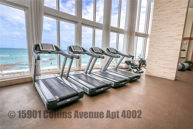 Building Photo - 15901 Collins Ave