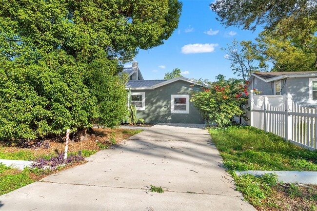 Building Photo - 8719 N Ola Ave