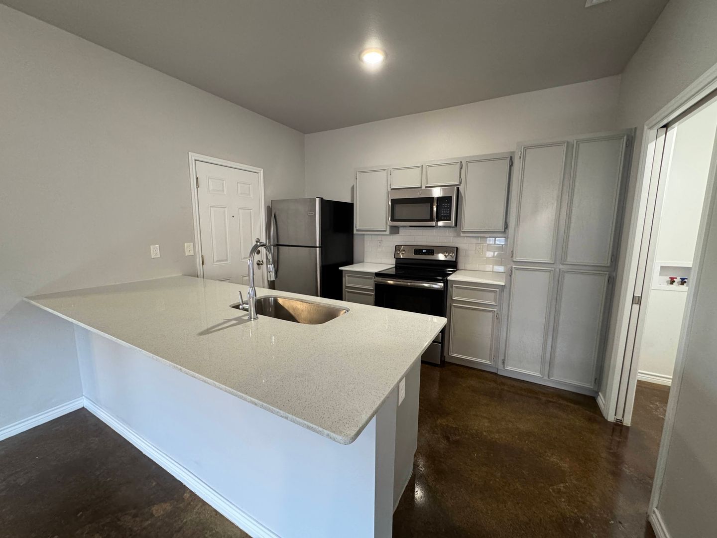 Building Photo - 208 Lowes Blvd