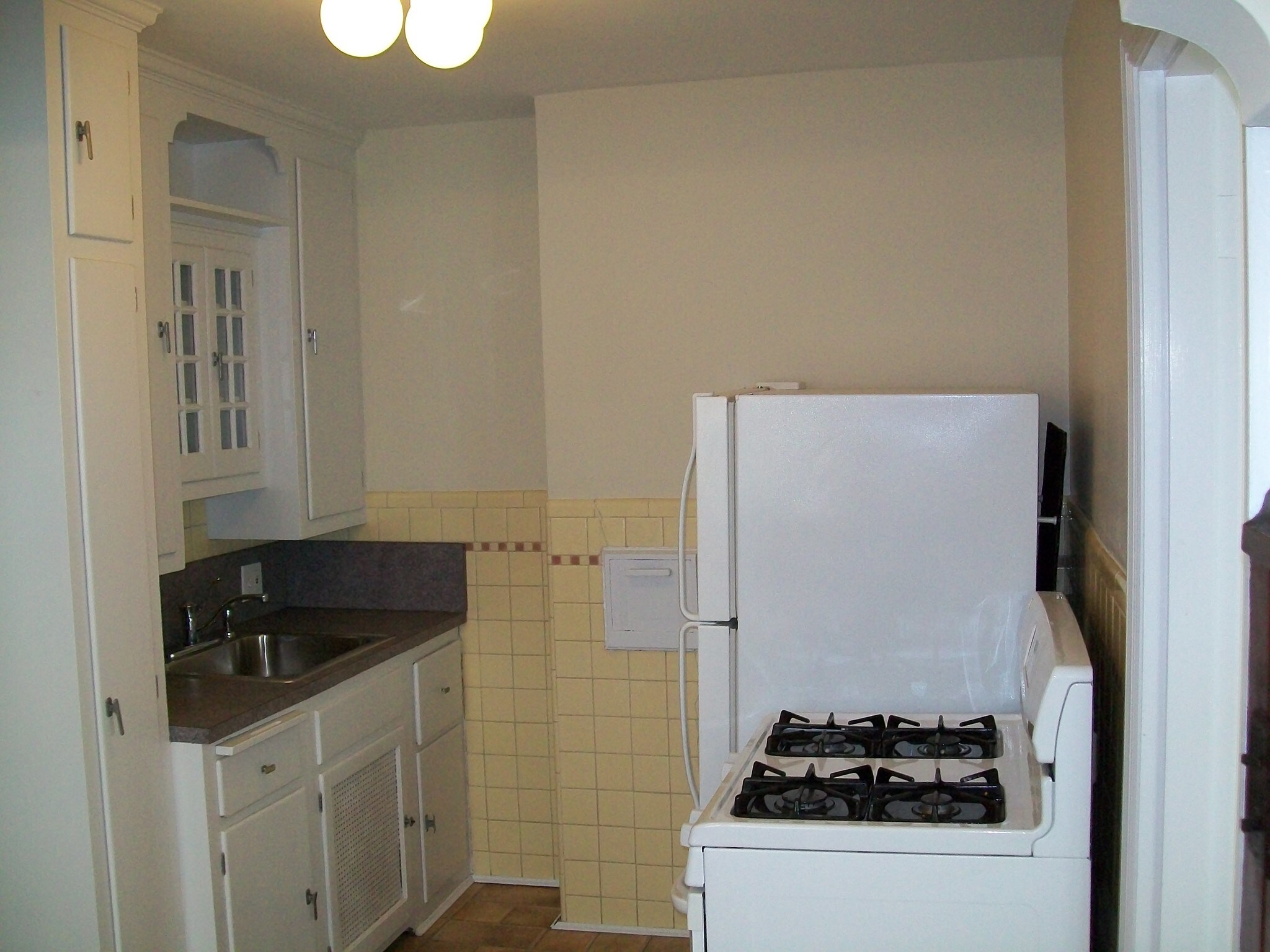 Building Photo - 572 Howell Ave
