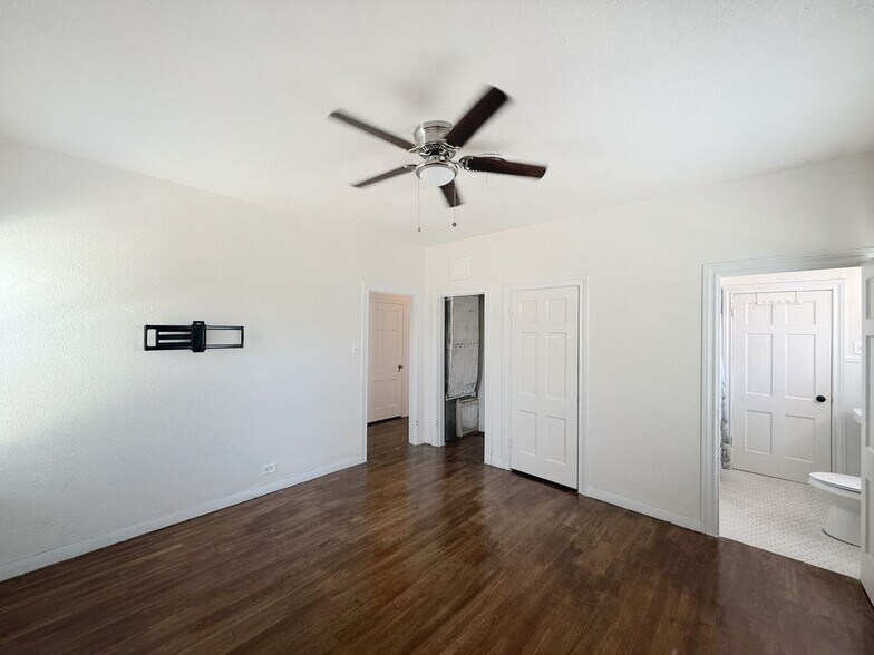 Building Photo - 1214 Sutton Dr