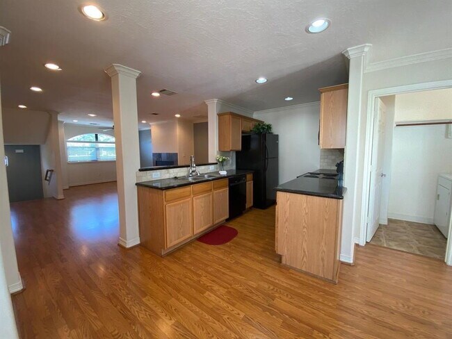 Building Photo - Beautifully maintained 3-bedroom, 3.5-bath townhome