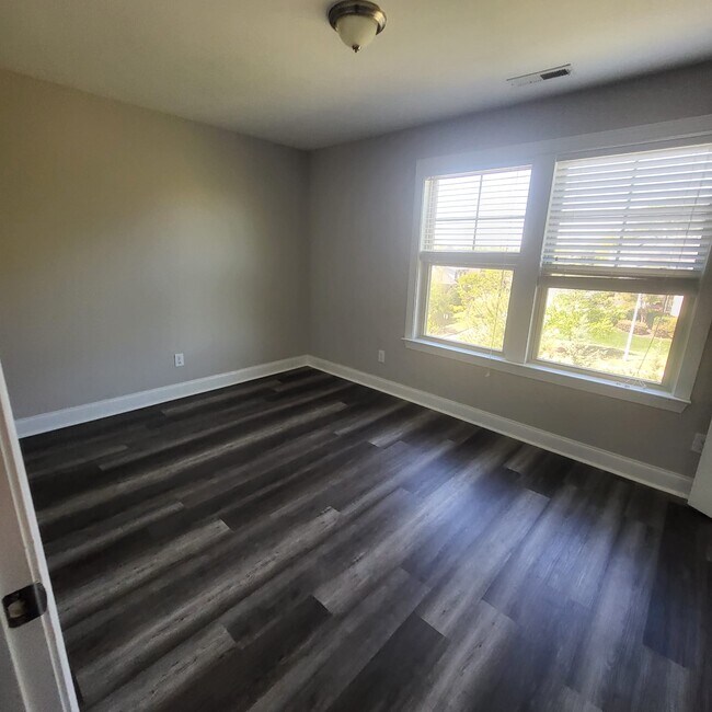 Building Photo - 513 Portstewart Dr