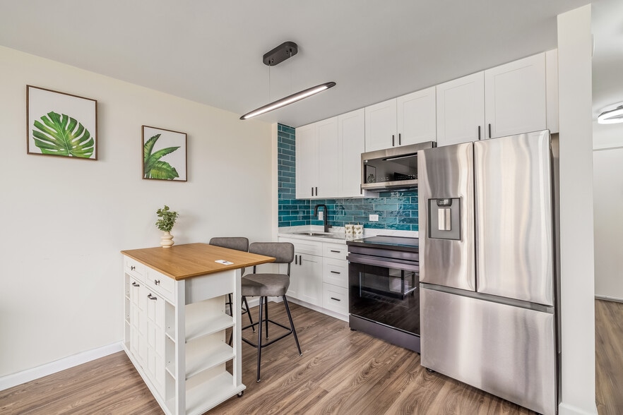 Building Photo - 2345 Ala Wai Blvd