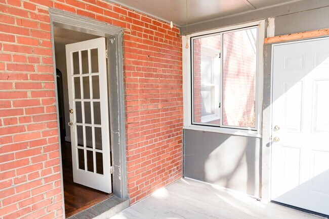 Building Photo - LEASING SPECIAL: 1/2 MONTH FREE IF SIGNED BY 8/10/2026
