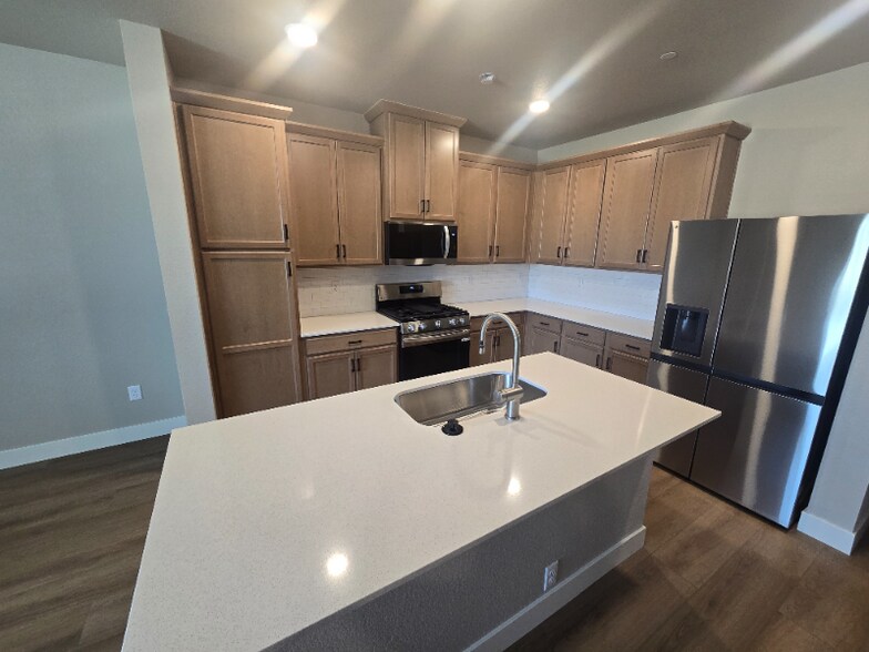 Building Photo - 4825 Autumn Leaf Dr