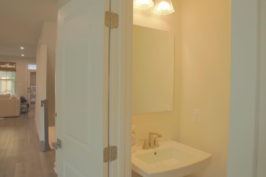 Building Photo - 2816 Devonshire Clfs Ter