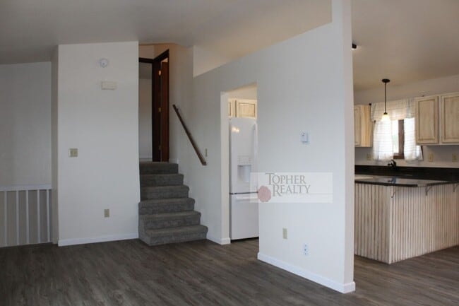 Building Photo - 3 Cambridge Ct