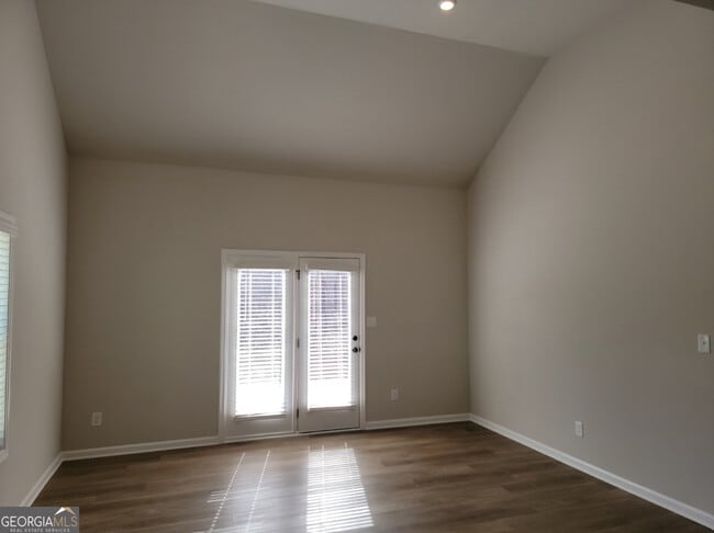 Building Photo - 275 S Ridge