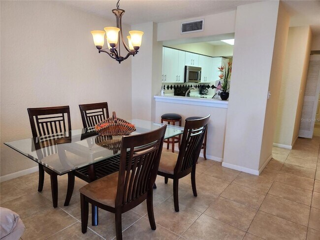 Building Photo - 6105 Bahia Del Mar Cir N