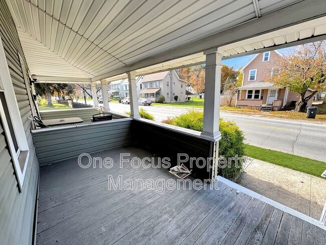 Building Photo - 1314 Dewey Ave