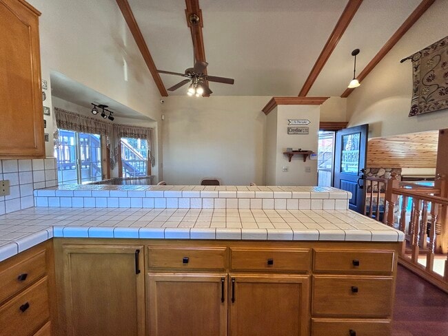 Building Photo - 262 Delle Dr