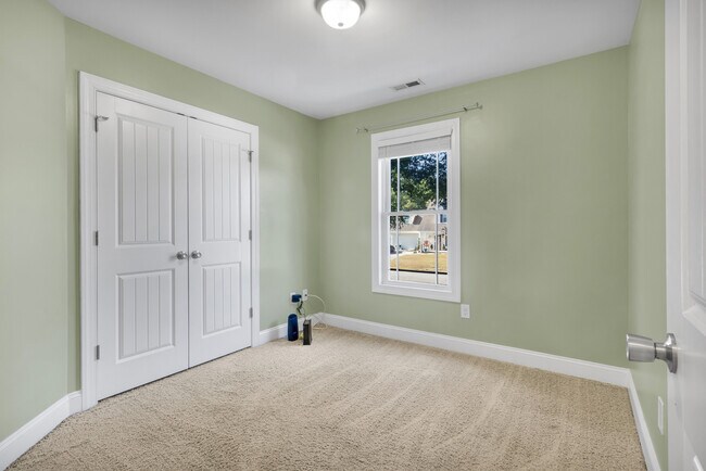 Building Photo - 112 Wild Oak Dr