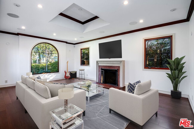 Primary Photo - 139 S Kilkea Dr