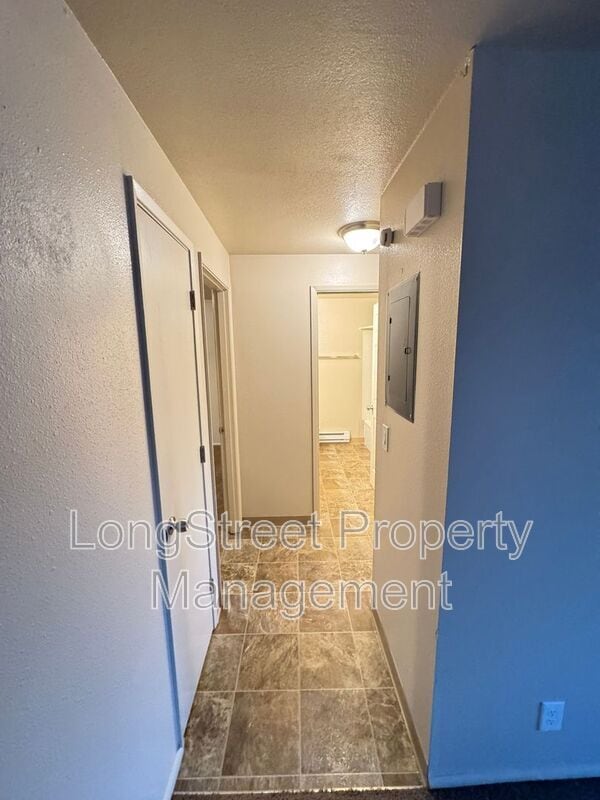 Building Photo - 970 NW Garfield Ave