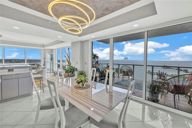 Building Photo - 400 Beach Dr NE