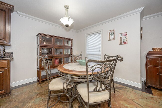 Building Photo - 3 Bedroom 2 Bath Back Bay Luxury Rental Home