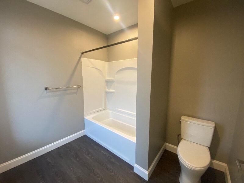 Building Photo - 4945 Washington St