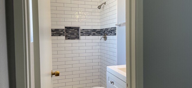 Building Photo - 2024 N 81st Pl