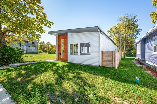 Building Photo - 318 N Tacoma Ave