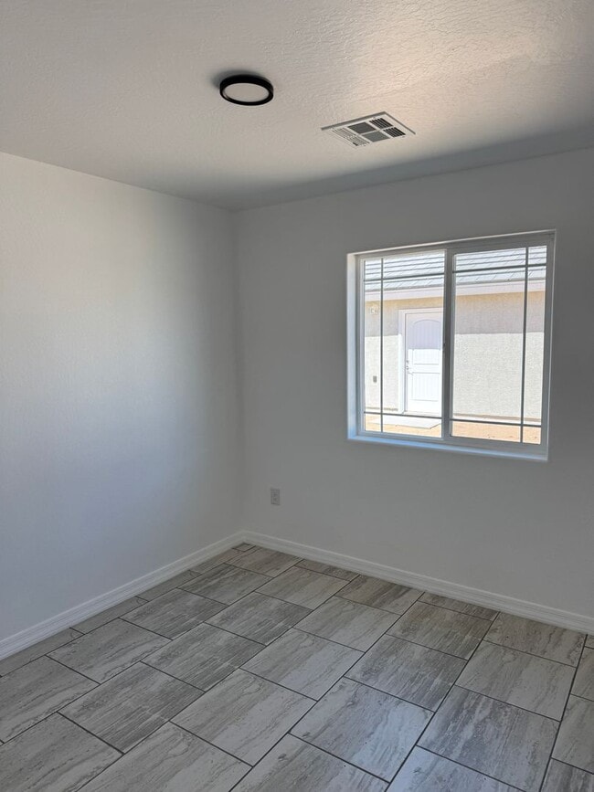 Building Photo - Newer San Luis Three Bedroom Home