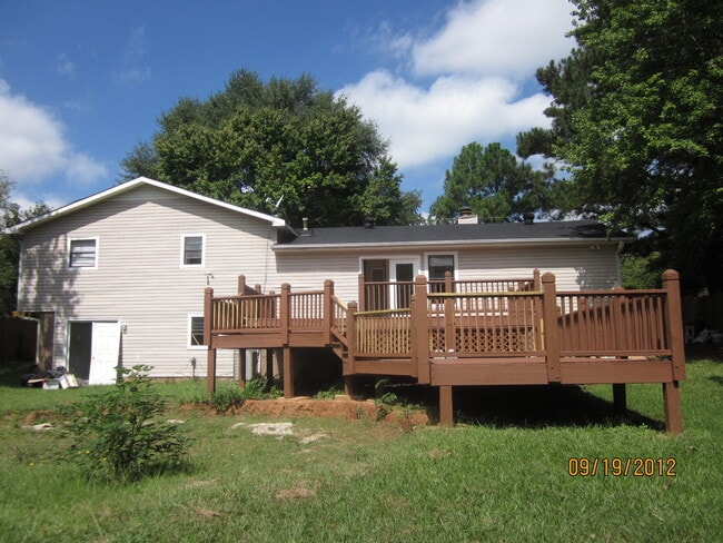 Building Photo - Gorgeous 4 bedroom 2 bath home