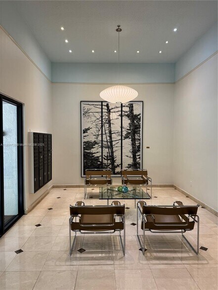 Building Photo - 720 Coral Way