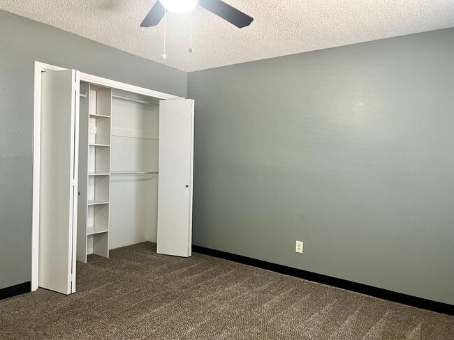 Building Photo - 1310 E Buckhorn Dr