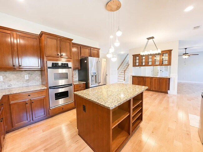 Building Photo - 10 Lynell Pl