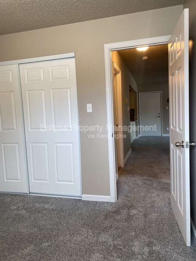 Building Photo - 502 Bell Ct