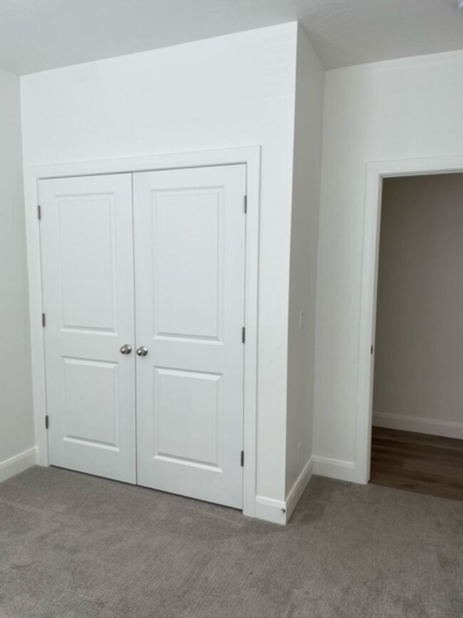 Building Photo - 3 Bedroom Condo in Desert Color with Flexible 6-12 Month Lease