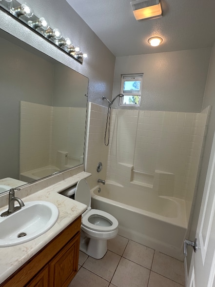 Building Photo - 6120 Paseo Valiente