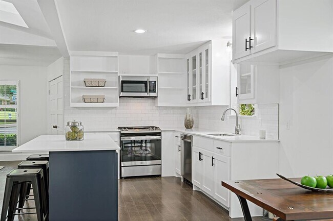 Building Photo - 11005 Carissa Dr