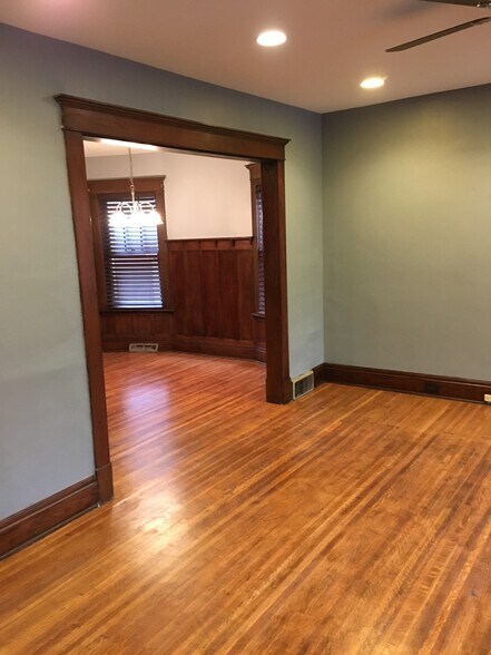 Building Photo - 76 Cottage St