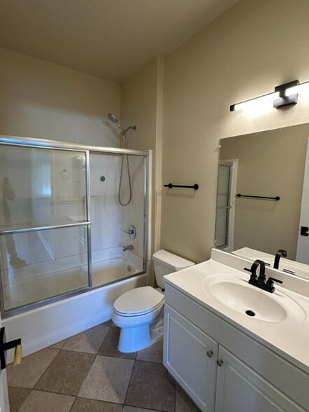 Building Photo - 22651 Del Valle St