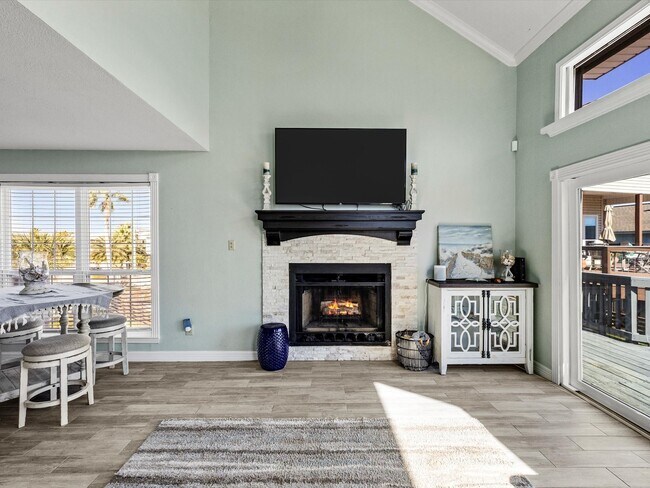 Building Photo - 334 Paradise Dr