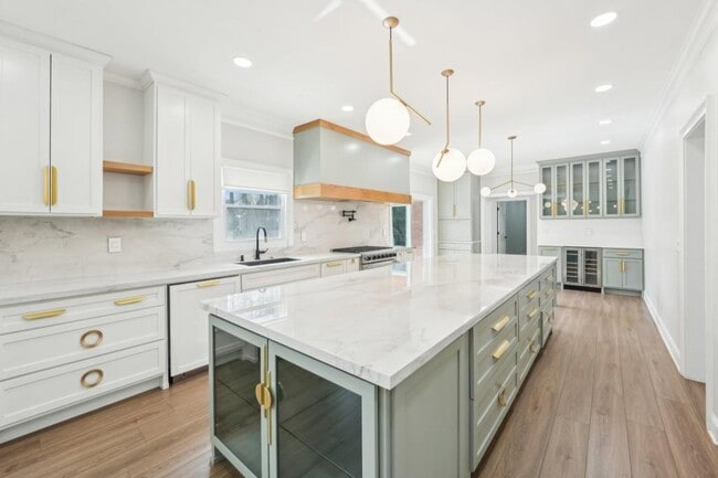 Building Photo - 1600 Spring Arbor Ct