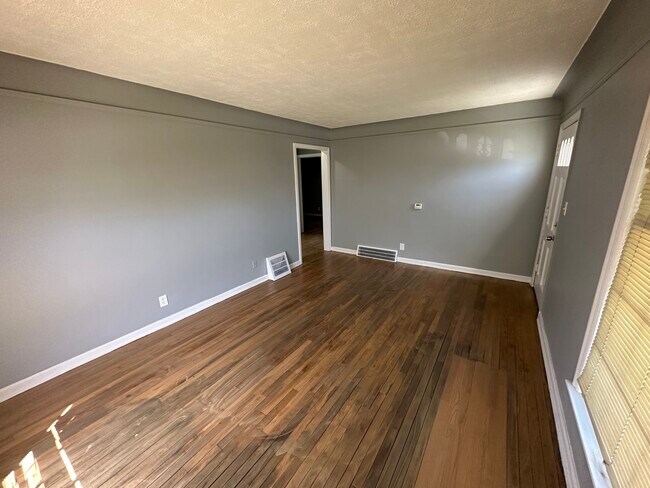 Building Photo - 1709 N Ballenger Hwy