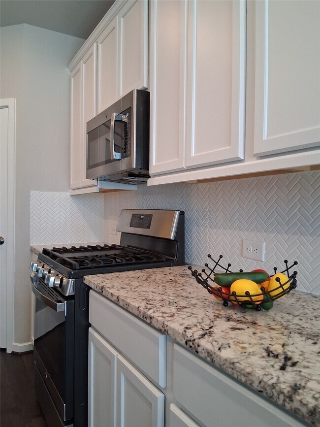 Building Photo - 22231 Sam Raburn Dr