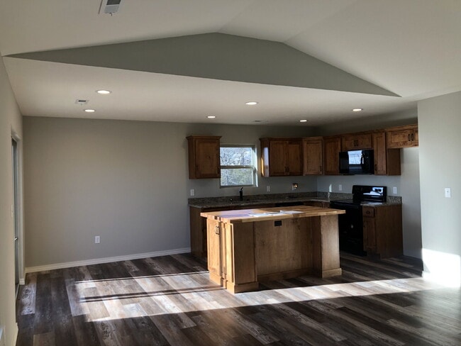 Building Photo - Open living concept- 3BR/2BA with unfinished basement