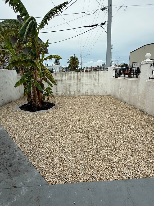 Primary Photo - 6400 2nd St