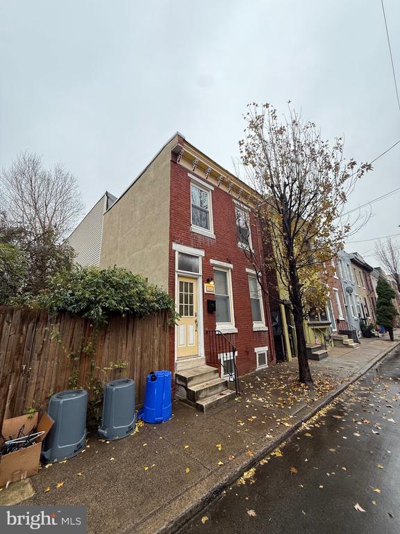 Building Photo - 1249 E Oxford St