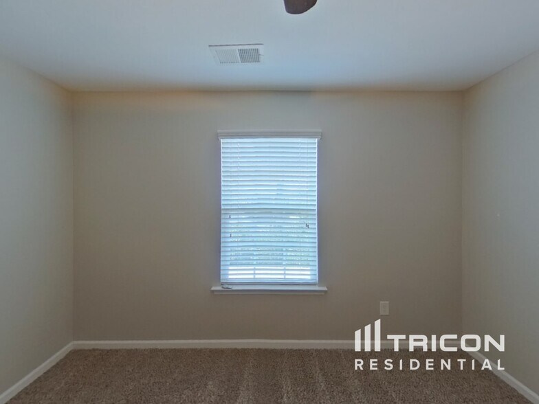 Building Photo - 1000 Wainscott Dr